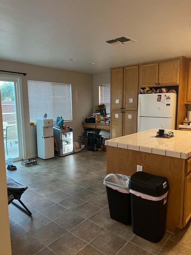 Mauricio's room