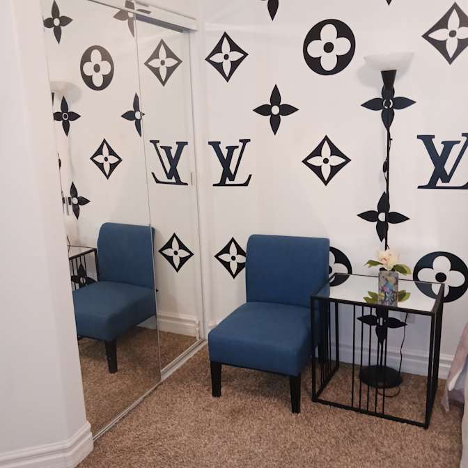 ANNETTE's room