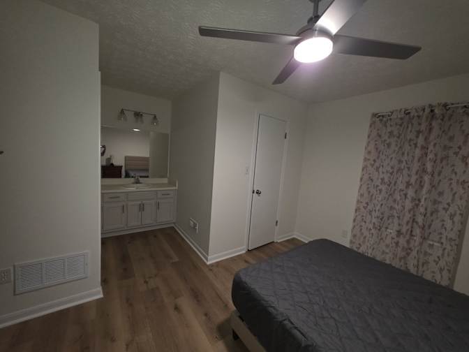 Dee's room