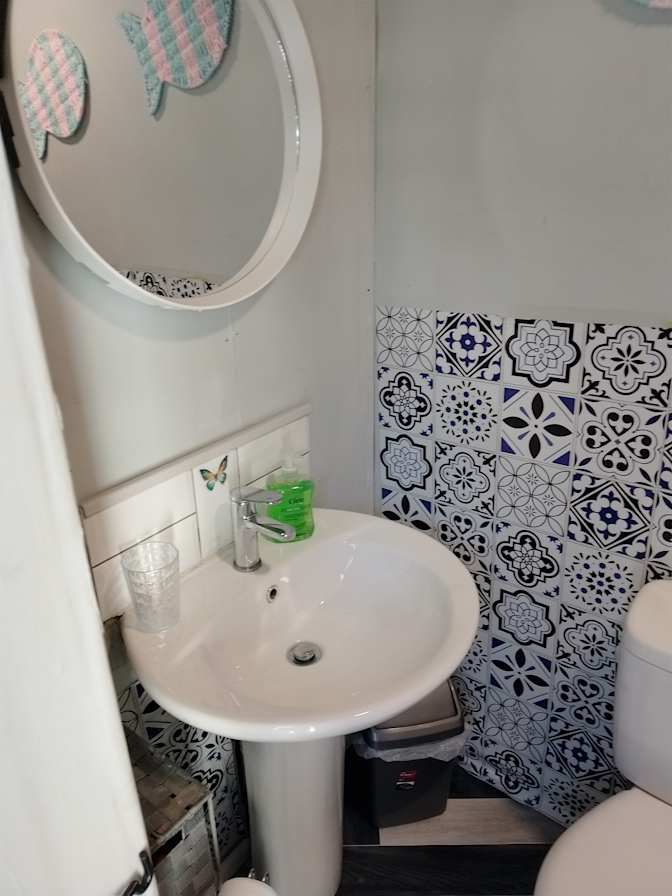 Synthiea Doolan's room
