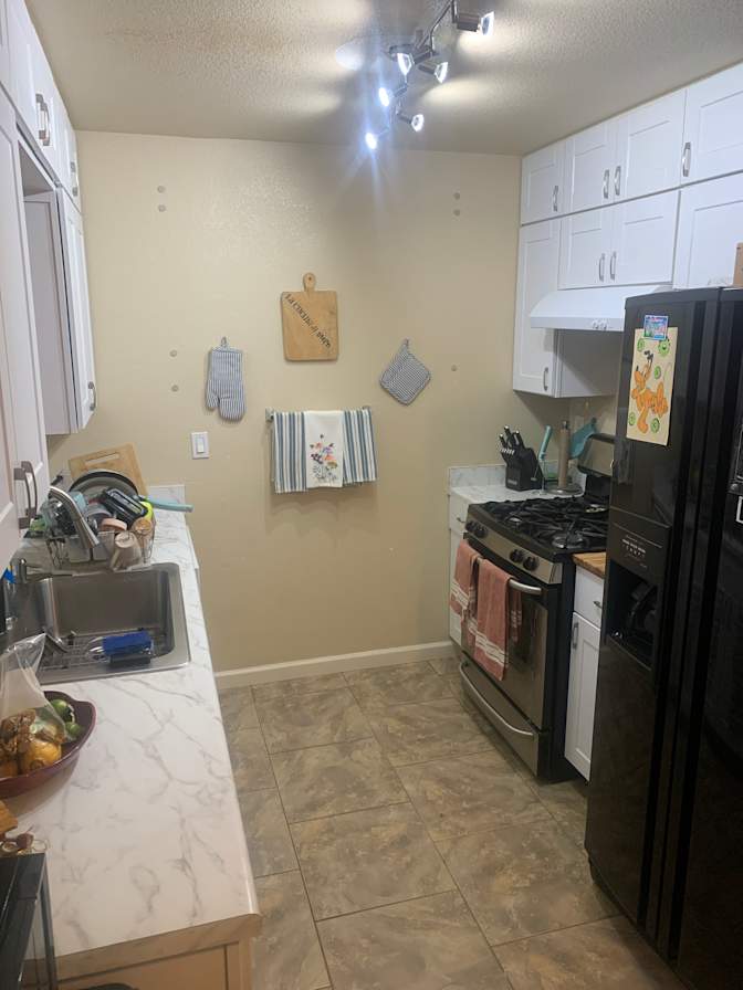 Luis's room