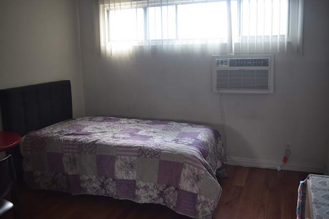 Burbank Room's room