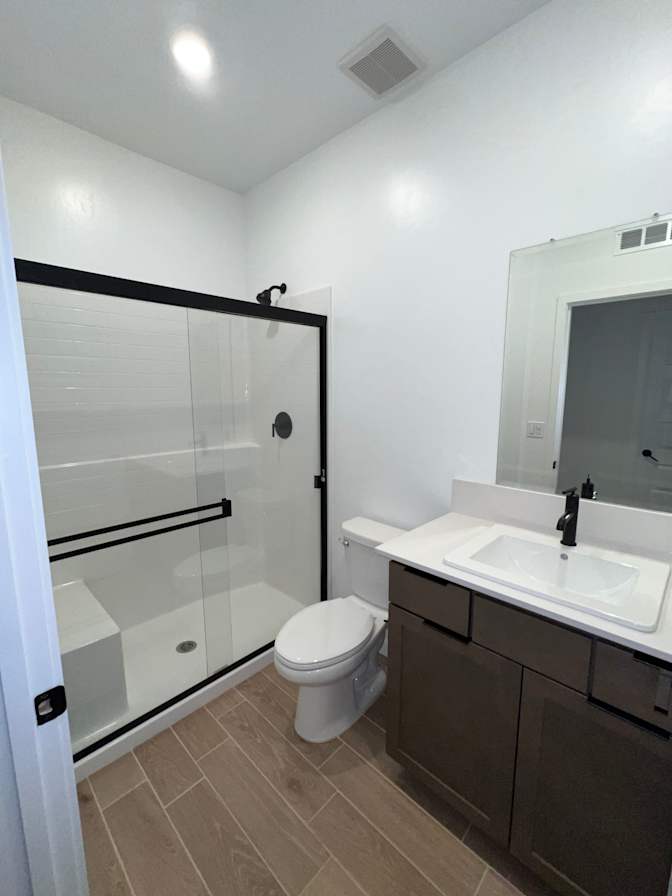 Phong Ho, CA Real Estate Broker's room