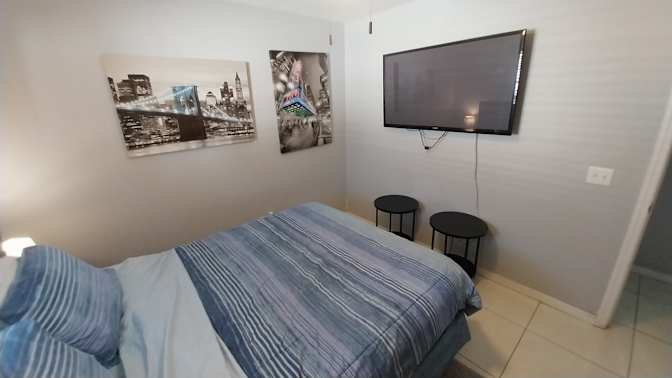 Luis's room