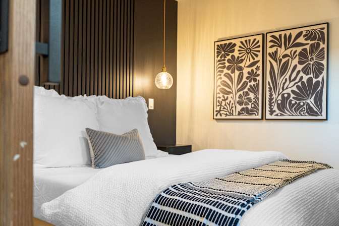 Tomic Properties's room