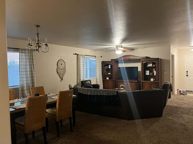 Mauricio's room