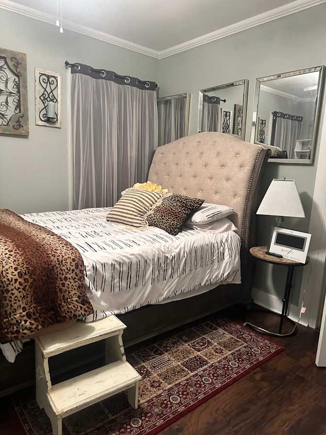 Nnika Tinney-Davis's room