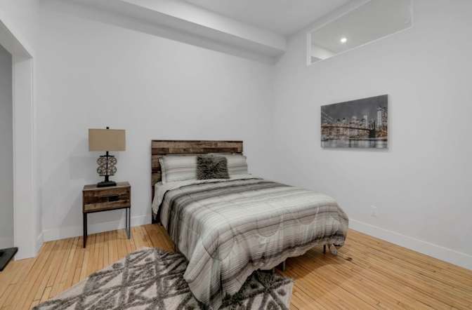 Jules's room
