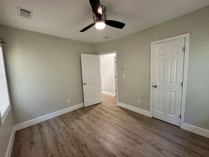 Alcove Rooms's room