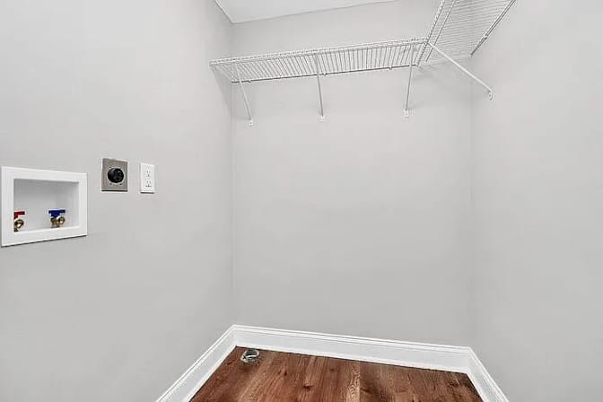 Alcove Rooms's room
