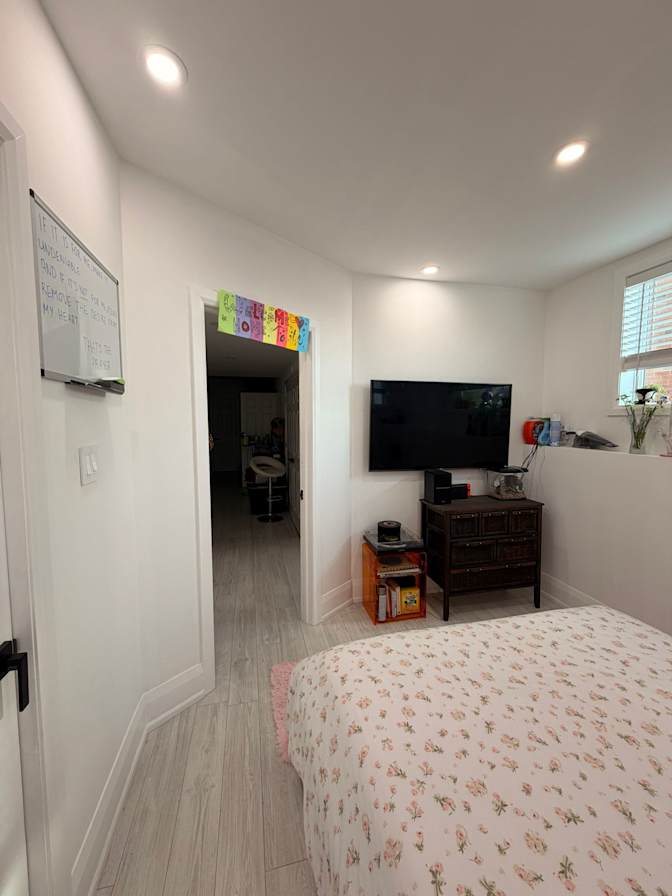 Natasha Mendes's room