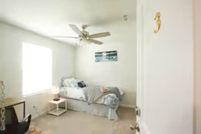 Alcove Rooms's room