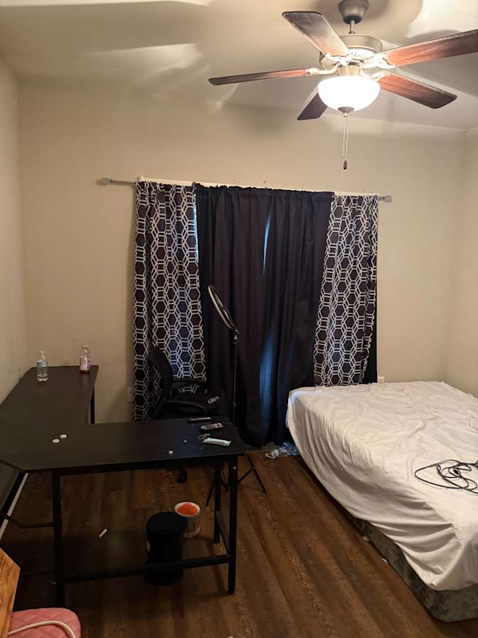 GIOVANNI EMERY's room