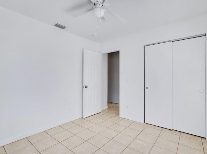 SarasotaPlace's room