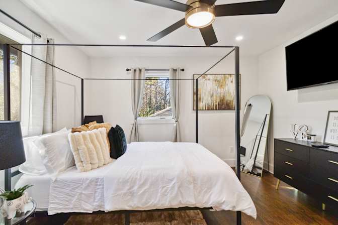 Alcove Rooms's room
