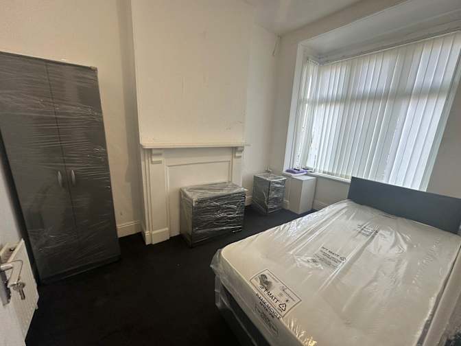 Black Country Homes's room
