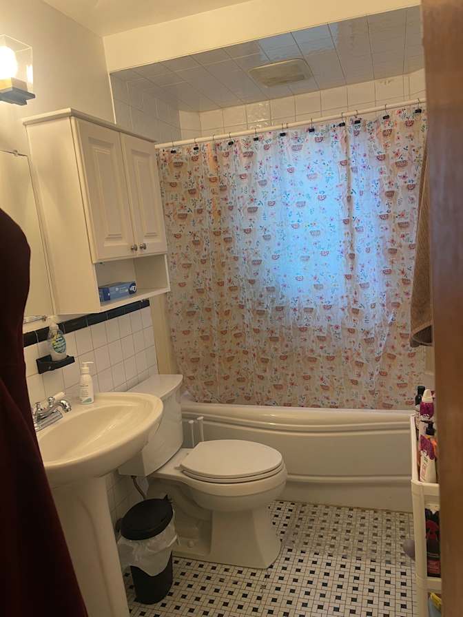MONA MOHAMED's room