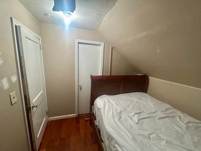 Thomas's room