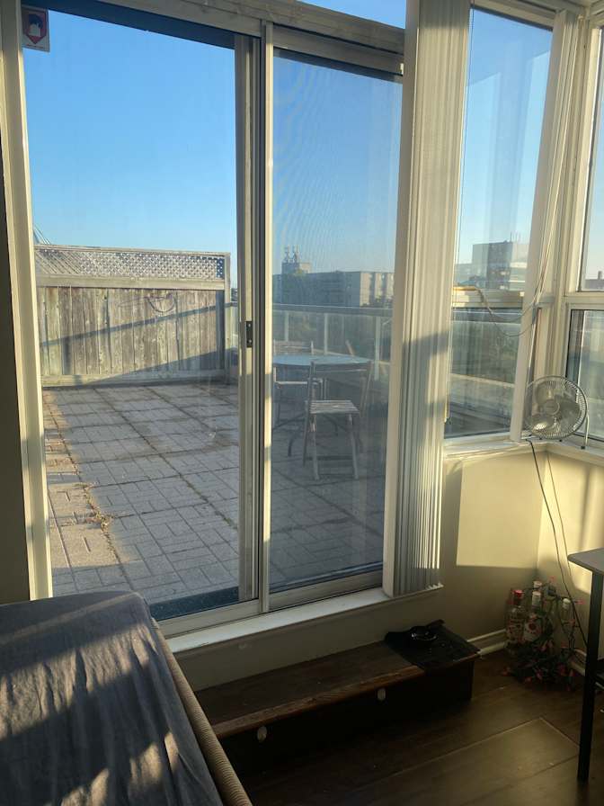 tom's room