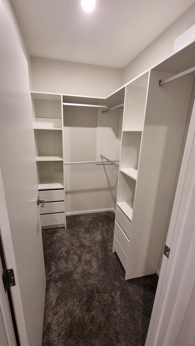 Paras's room