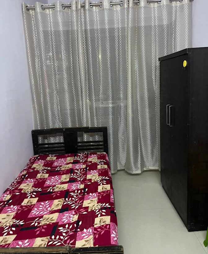 Zeenat's room