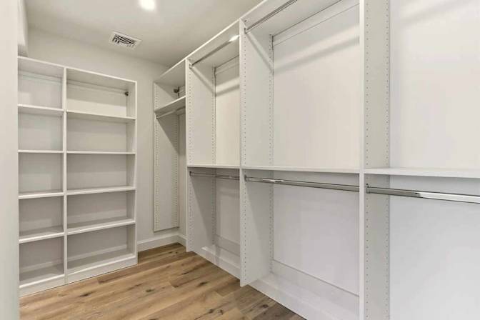 beautifully renovated one-bedroom  Apartment's room
