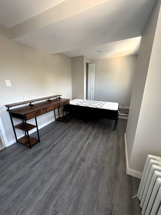 C Y's room