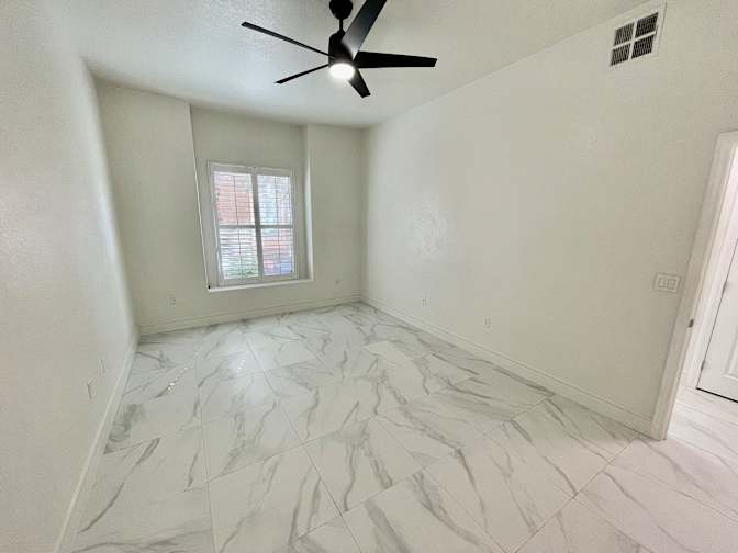 Suavek's room