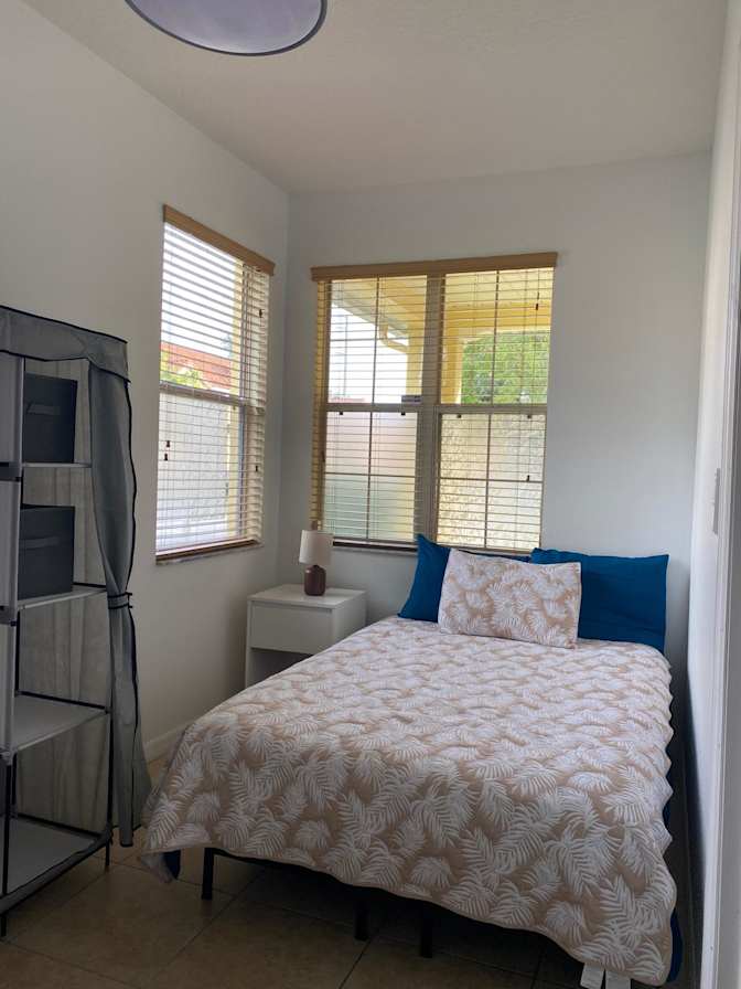 Laura Mateus's room