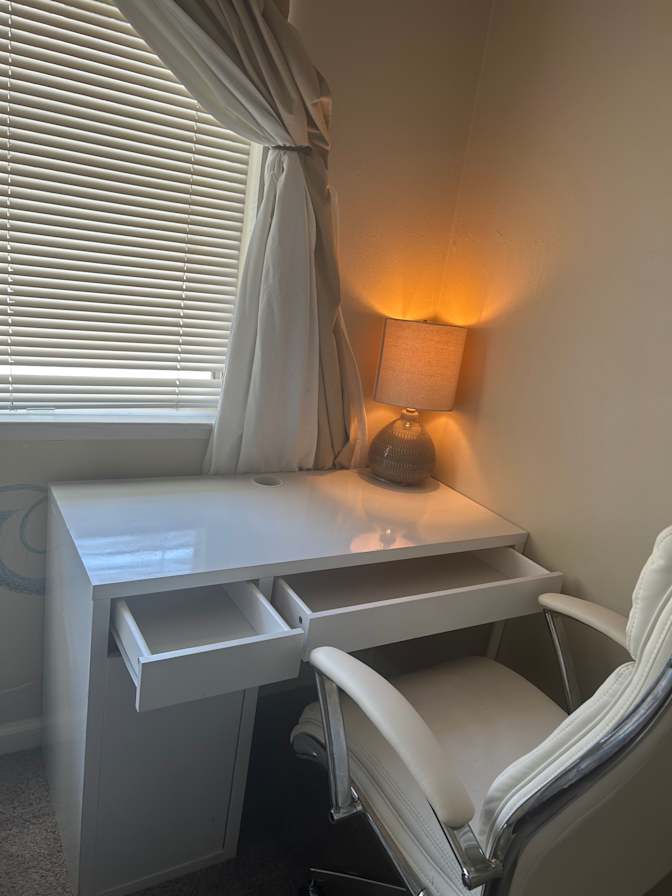 Patricia A L's room