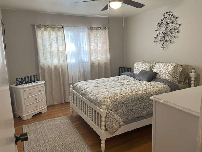 Carolina Realty Link's room