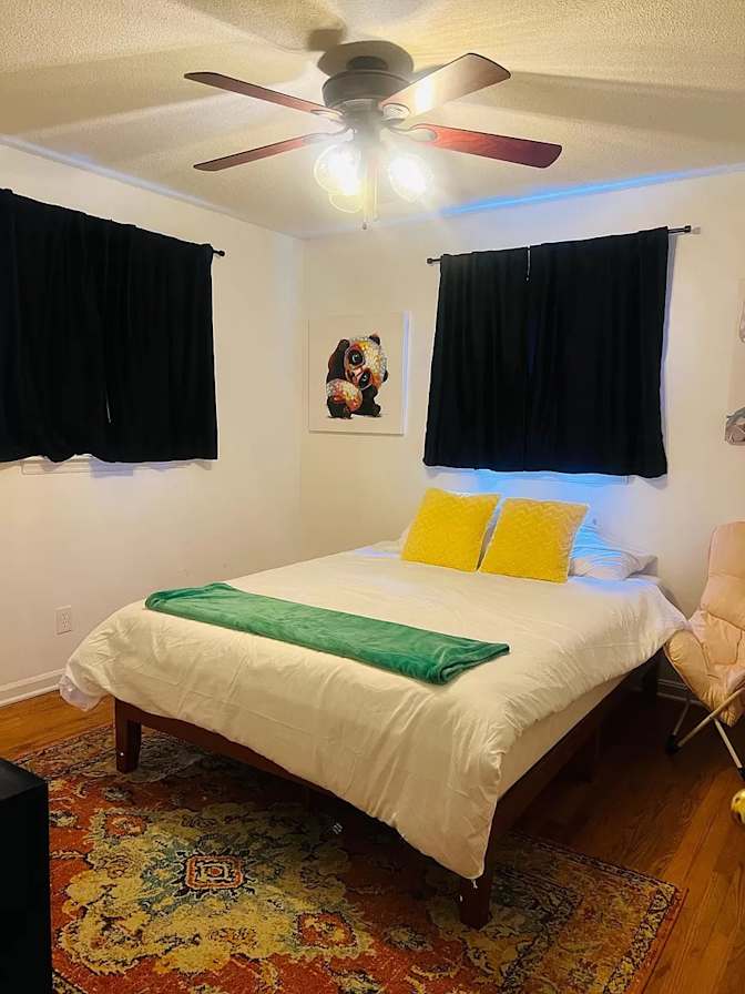 Alcove Rooms's room
