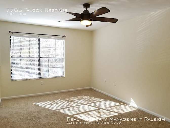 Alcove Rooms's room