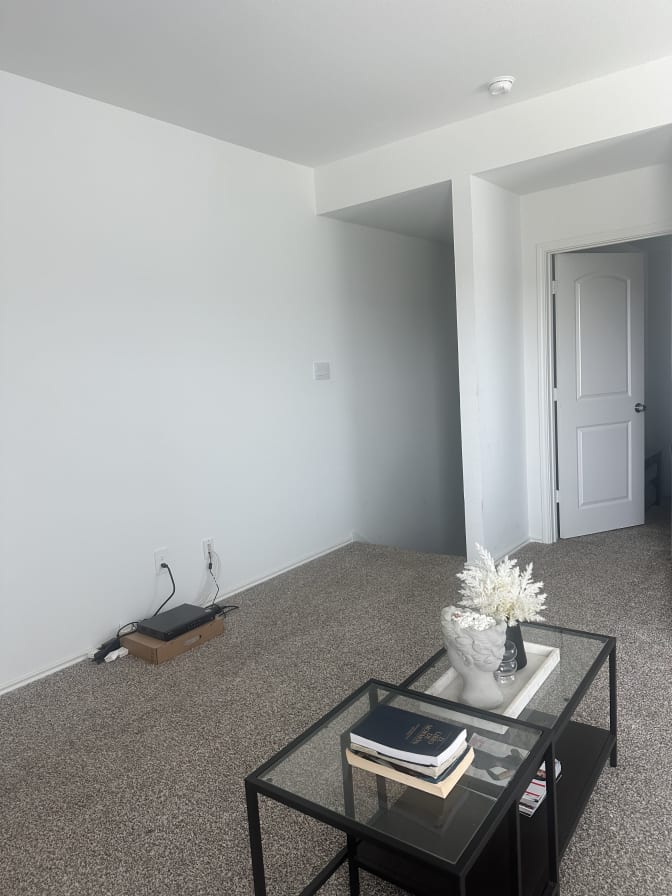 Luis's room