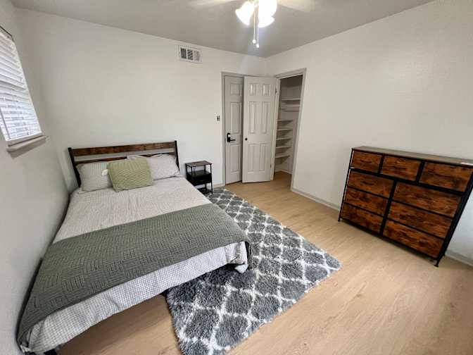 Andres's room
