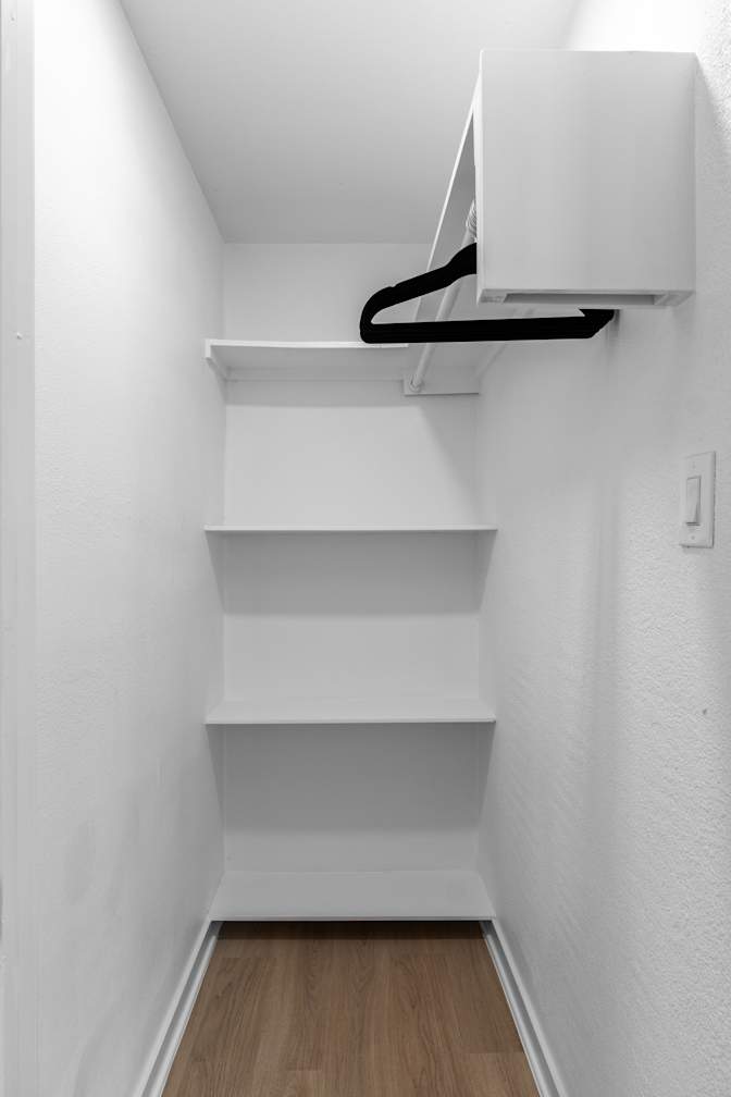 Tomic Properties's room