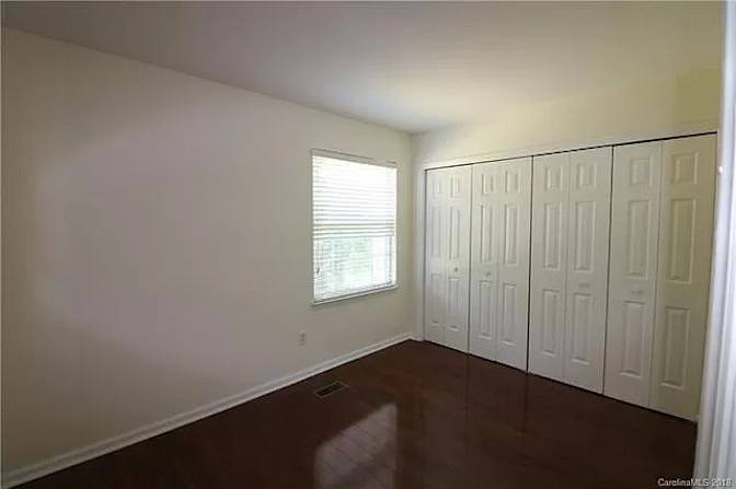 Alcove Rooms's room