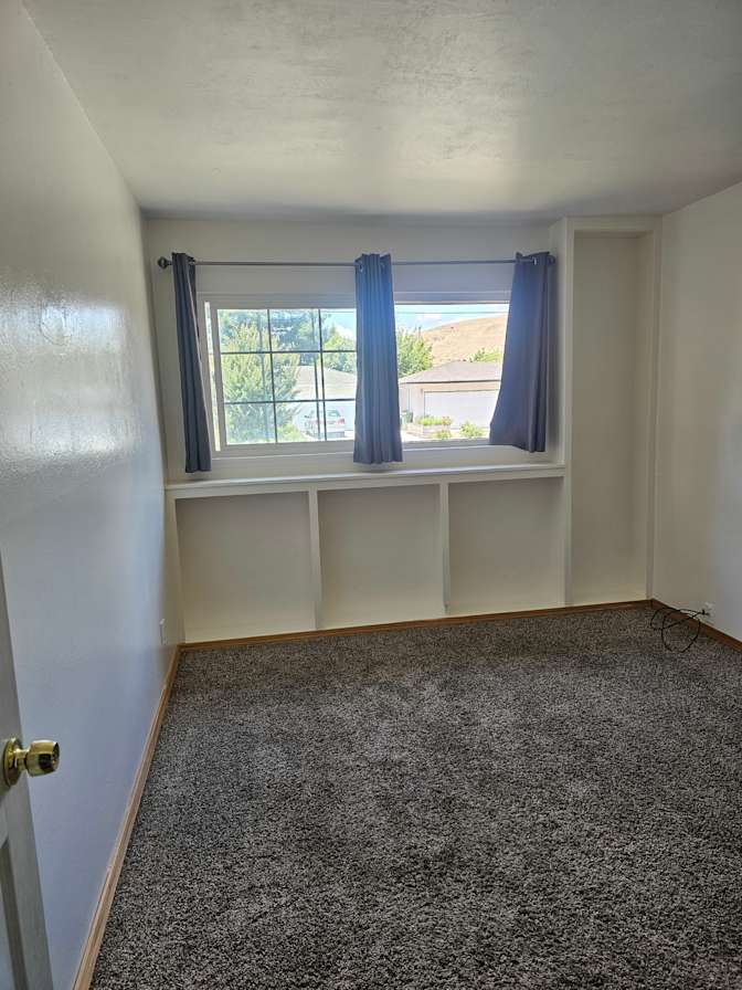 JEREMY's room