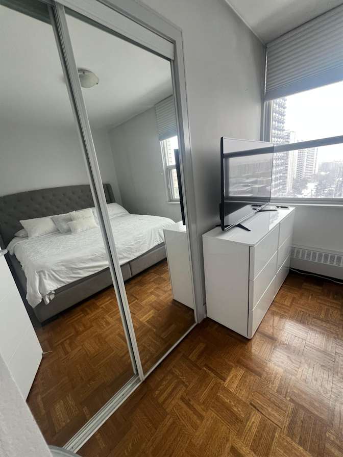 Dom Moya's room