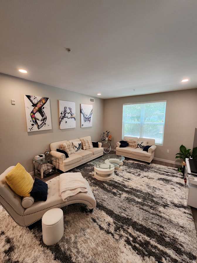 Elina C Chen's room