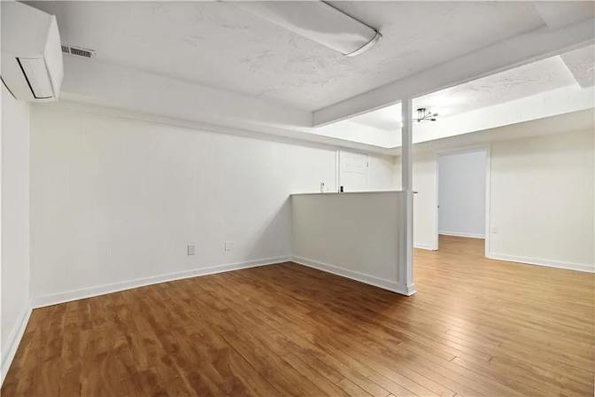 Alcove Rooms's room