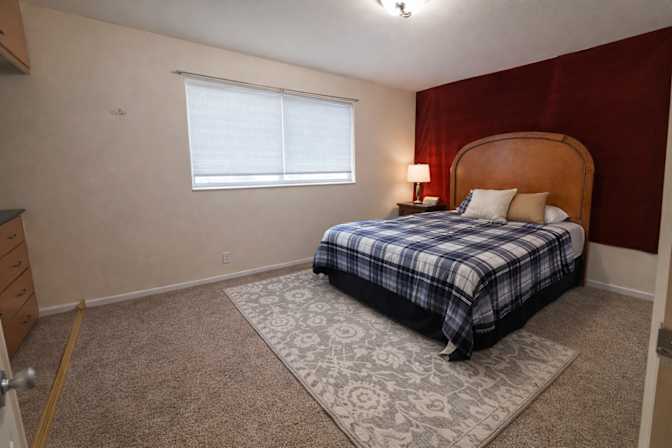 Leslie's room