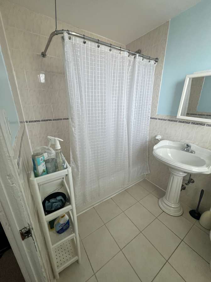 Sklaren's room