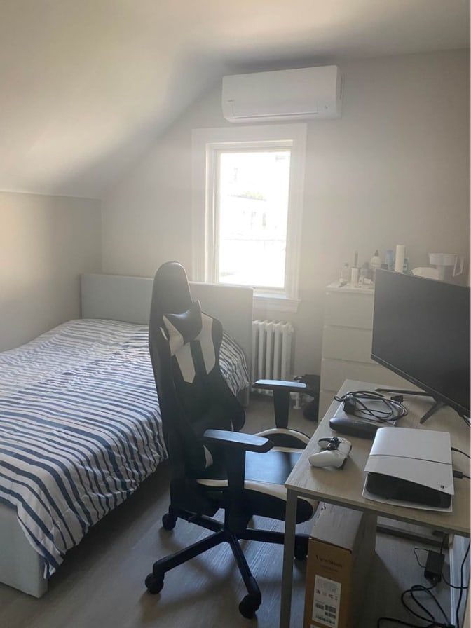 Irem's room