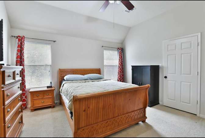 Luis's room