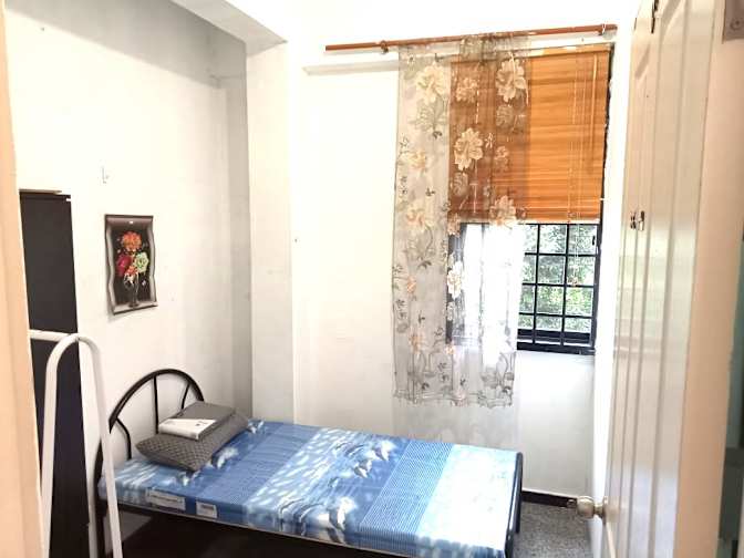 Roomy's room
