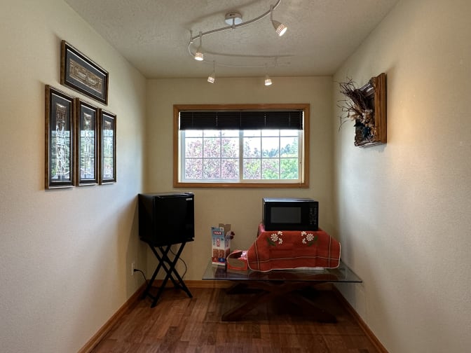 Thomas's room