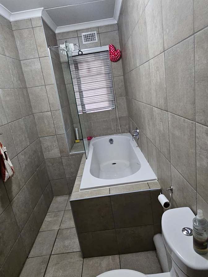 Snenhlanhla's room