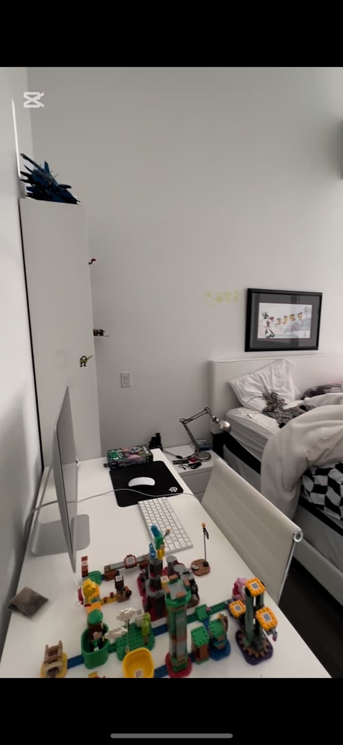 Mariah Izabelle Merican's room