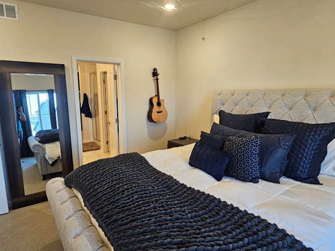 kenny's room